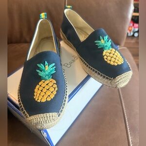 Vera Bradley Embroidered Pineapple Espadrille Flats Size 8